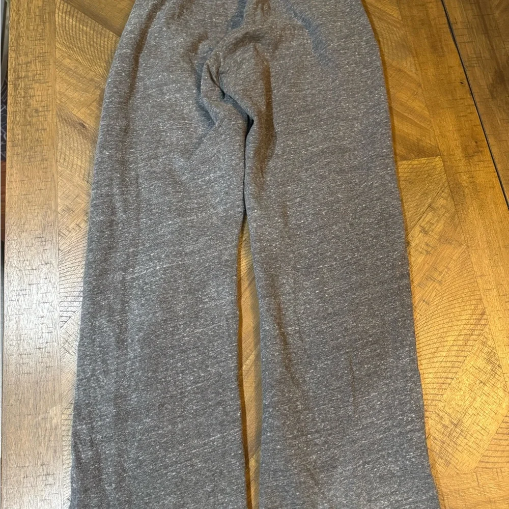 PINK VS Gray Sweatpants With Cheetah Branding and Zipper Pockets - Picture 8 of 9